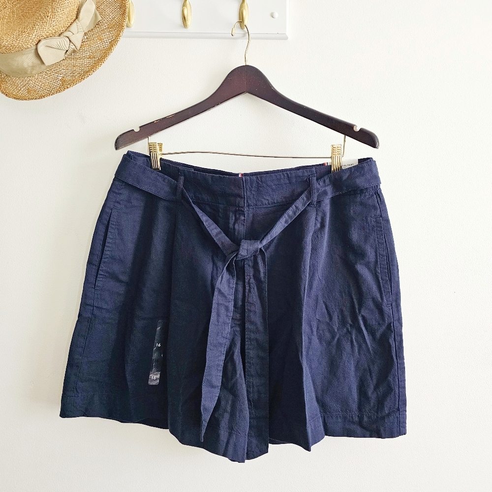 NWT Tommy Hilfiger Cotton Linen Navy Women's High Rise Summer Shorts, Belt Sz 16